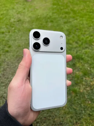 iPhone XR 128gb na carcaça do iPhone 17 Pro