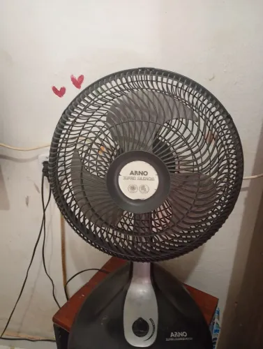 Ventilador de mesa Arno turbo Silêncio 35cm tensão de 127v