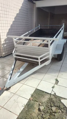 Carrocinha emplacada semi nova em ótimo estado