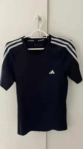 Camiseta Adidas compressão