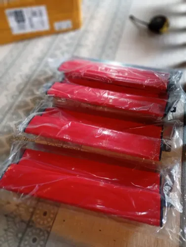 Espátula para passar massa corrida.