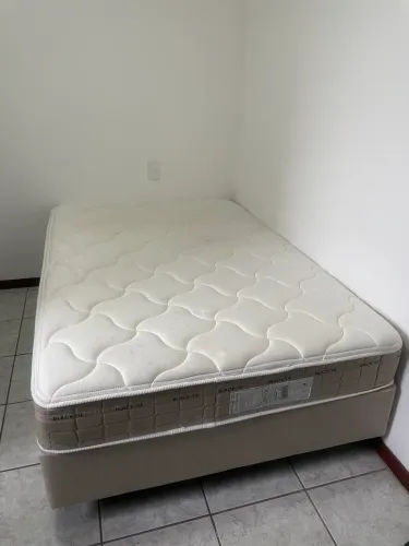 Colchão + Box Viúva 1,88cm x 1,28cm pouco utilizado 