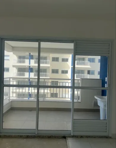 Vendo porta balcão nova