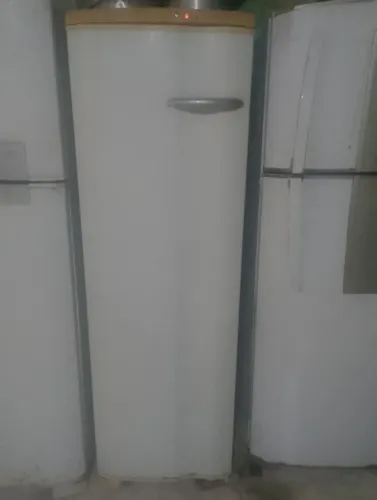 Vendo freezer funcionando perfeitamente gelando 900 reais