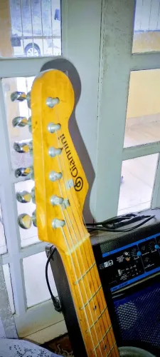 Guitarra gianini e caixa Oneal usado. Bom estado.