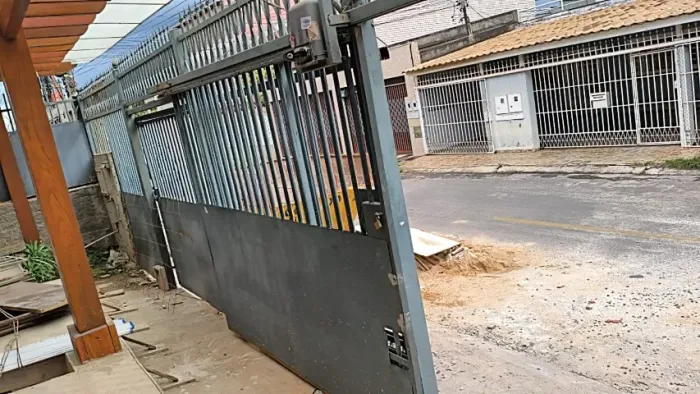 portão de ferro