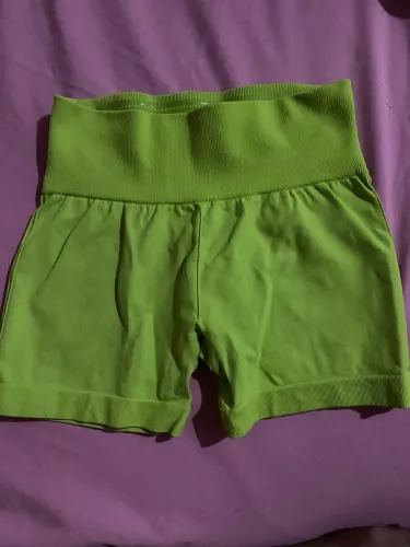 Short lupo verde limão 