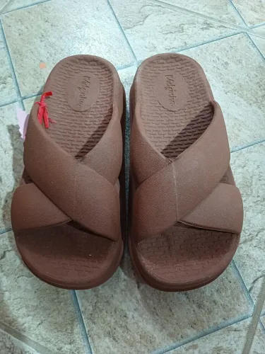 Sandália flat puff