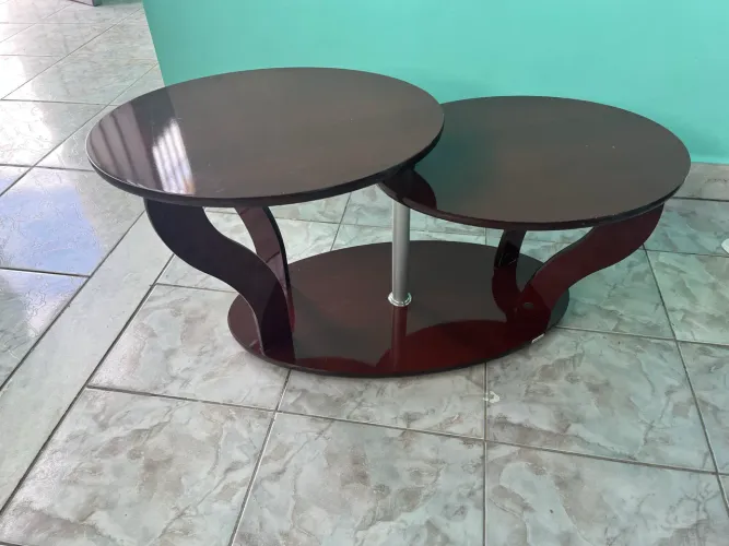 Mesa de centro bem conservada