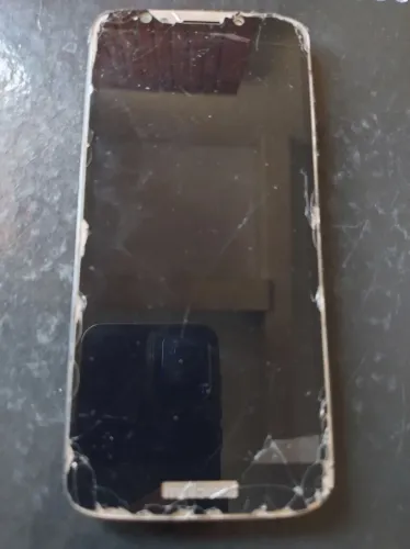 Motorola E5 tela trincada ligando