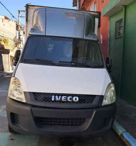 Caminhão baú