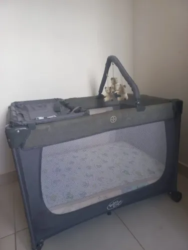 Berço portátil com colchão