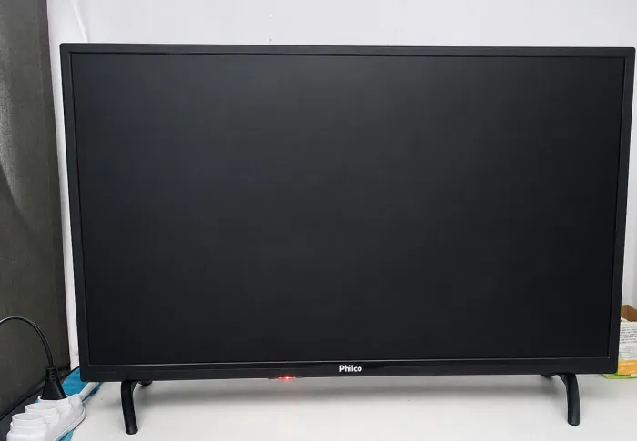 ?TV Philco LED 32" HD com Controle Remoto - Ótimo Estado