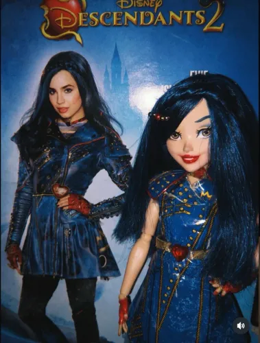 Boneca Evie Descendentes 2 completa com caixa 