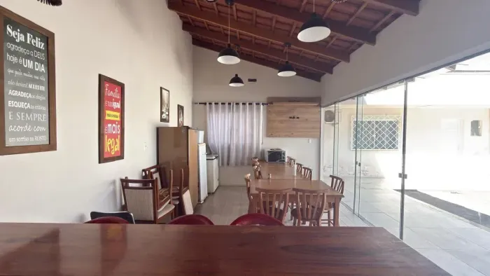 Oportunidade no Centro de Itajaí para quem busca uma casa completa, mobiliada e pronta par