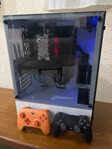 Pc Gamer Ryzen 5 5600gt Rx 7600 16gb 980gb + 2 Controles