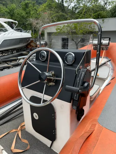 Bote inflável Zefir 4.2m, motor Mercury 60hp