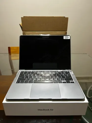 MacBook Air M1 2020 8GB/256GB Prata Impecável, 95% bateria + Tela Nova Apple