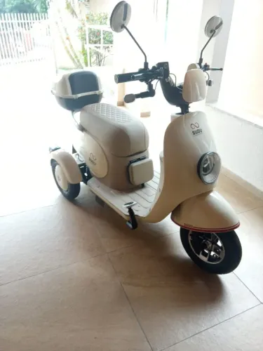 Triciclo elétrico