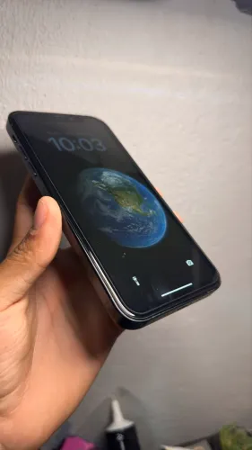iPhone XR montado no 15 pro