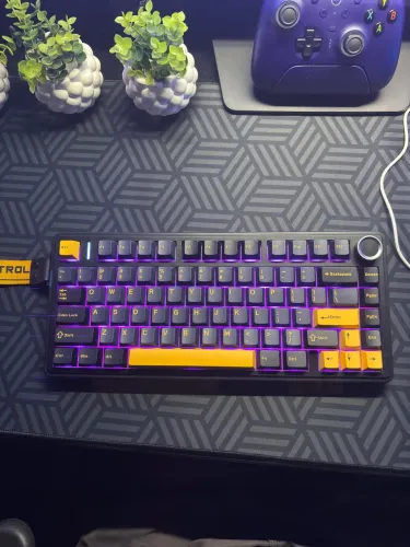 Teclado Aula F75