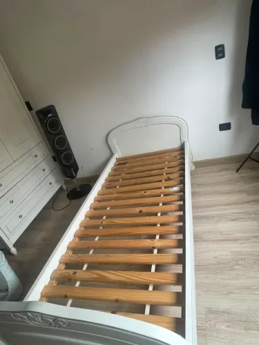 Cama de solteiro provençal lilibee em excelente estado!!!
