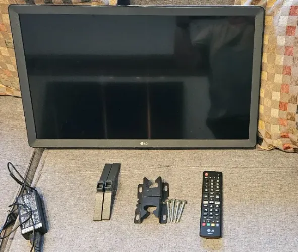 Televisão LG Smart 24 polegadas + suporte