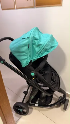 Carrinho com bebê conforto