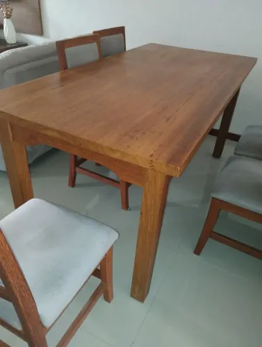 Mesa jantar madeira maciça Angelin Pedra com 5 cadeiras
