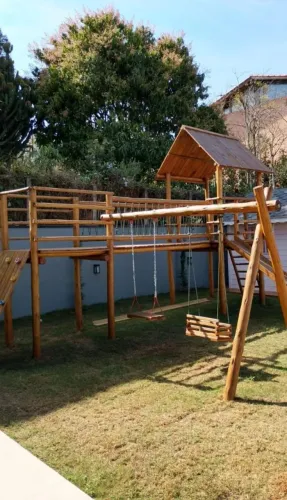 PLAYGROUND EM EUCALIPTO TRATADO
