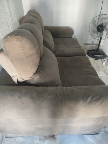 Vendo esse sofá pra que trabalha com reforma 