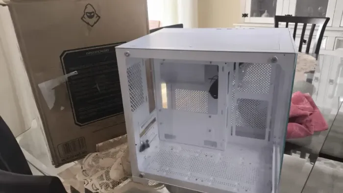 Gabinete Gamer Aquario suporta placa de video de 3 fans