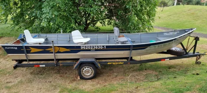 Barco de alumínio Fluvimar 6m; Motor 25hp Yamaha e Carreta Angola.