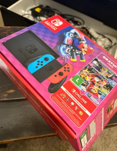 Nintendo Switch com menos de um ano de uso