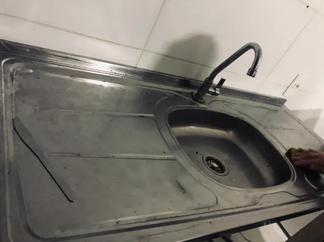 Pia de alumínio com torneira!!! Um ano de uso