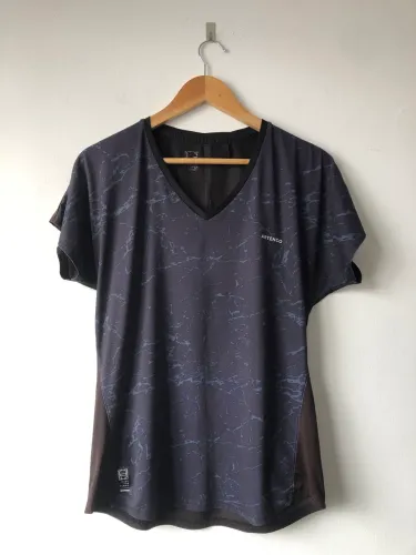 Camisa gola V