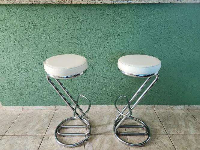 Banqueta alta branca 