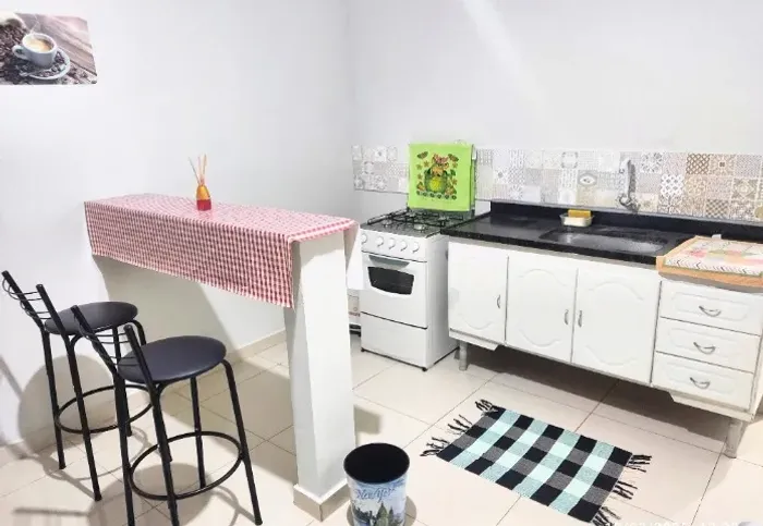 kitinet mobiliada perto Shopping Cgde e livre Wi-fi, água e luz
