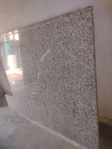 Vendo 2 pedra de granito 1.50 por 1.40 polida 2 lados 4cm.de espessura