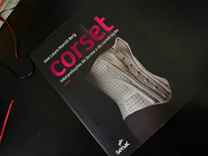 Livro Corset interpretação Ana laura berg