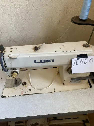 Máquina de costura industrial LUKI