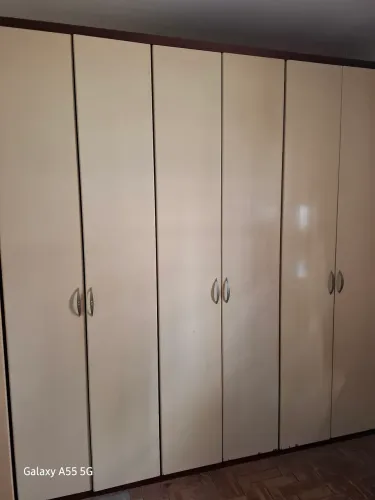 Guarda Roupas de Casal em madeira maciças, altura 2,10 e comprimento de 2,40.
