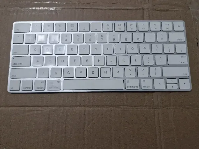 Teclado Apple Magic A1644 - Usado Branco