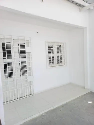 CASA DUPLEX ( 70m2) em Condomínio Fechado, Bairro Aeroporto. Valor mensal 1.600,00