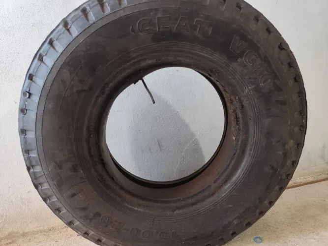 Pneu sem câmara 1000x20 para caminhão