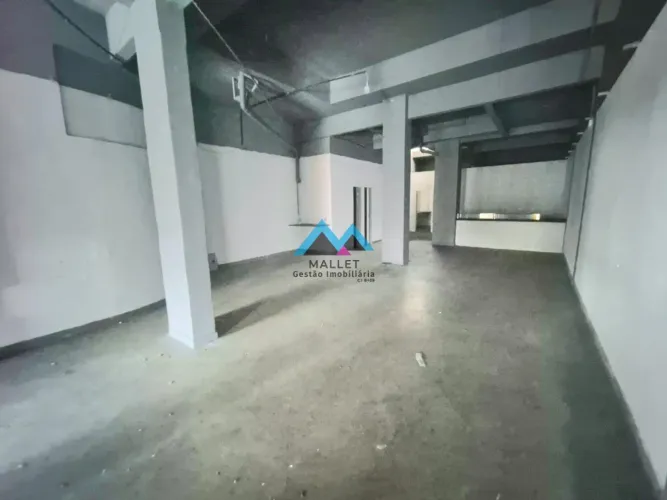 Loja ampla, com 265 m², para venda e locação no Humaitá.