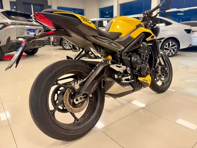 TRIUMPH STREET TRIPLE 