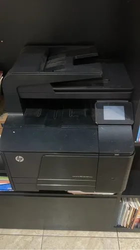 Impressora HP a Laser modelo Laser jet pro 200 color mfp
