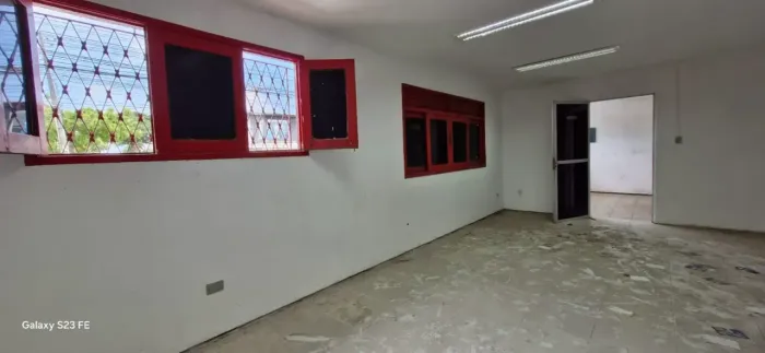 GALPÃO na Imbiribeira - Casa comercial (escritório) + galpão com área total de 400m²