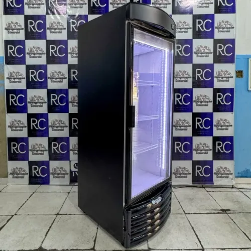 Cervejeira Expositora Metalfrio 570L com led e controlador digital